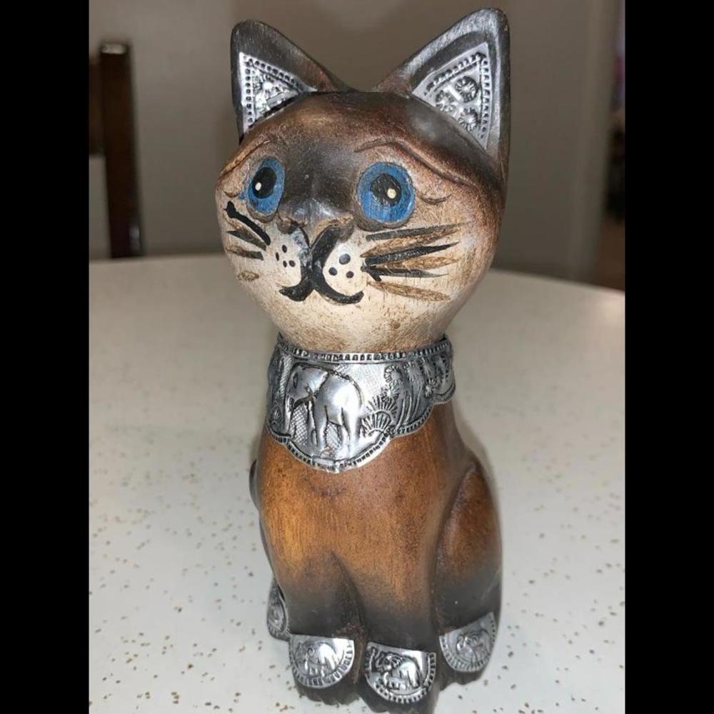 Prissy kitty blue-eyed vintage wood statue with silver metal accents